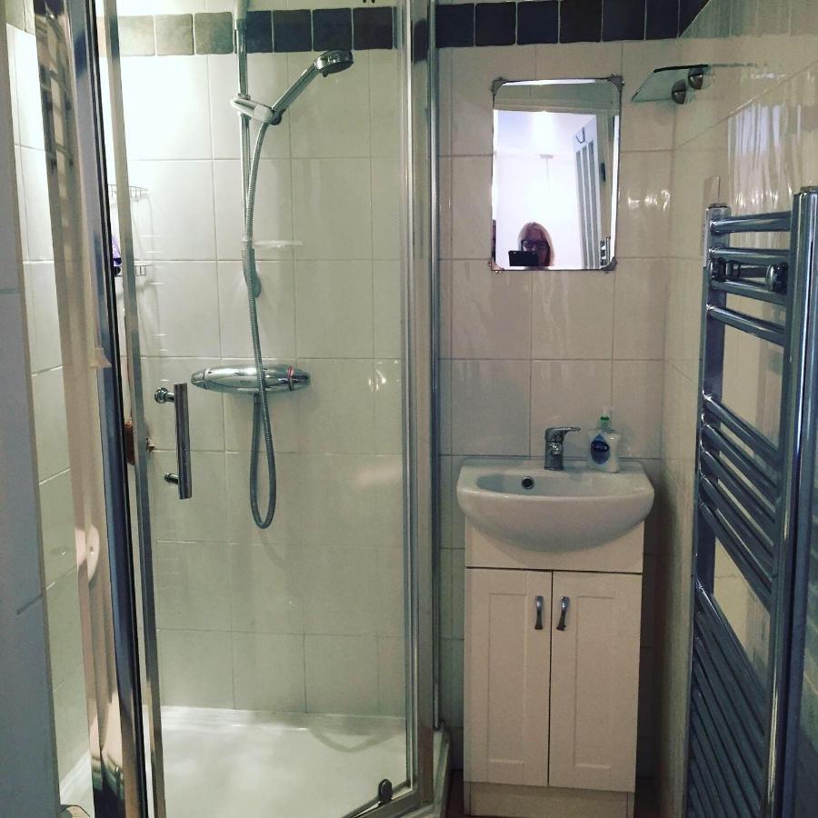 Cricketers Cottage B&B Уэст-Мейлинг Экстерьер фото