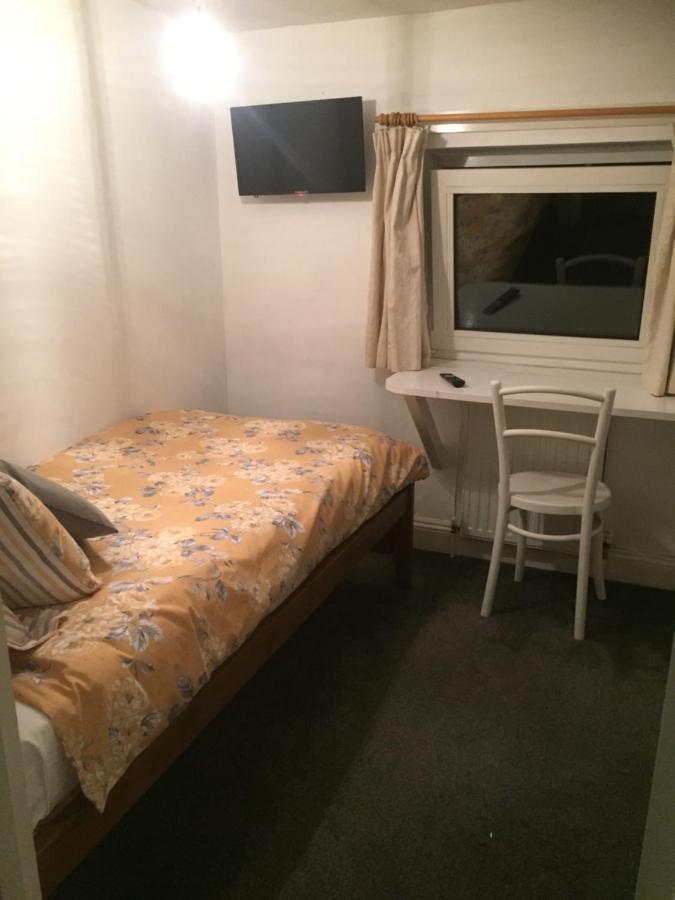 Cricketers Cottage B&B Уэст-Мейлинг Экстерьер фото